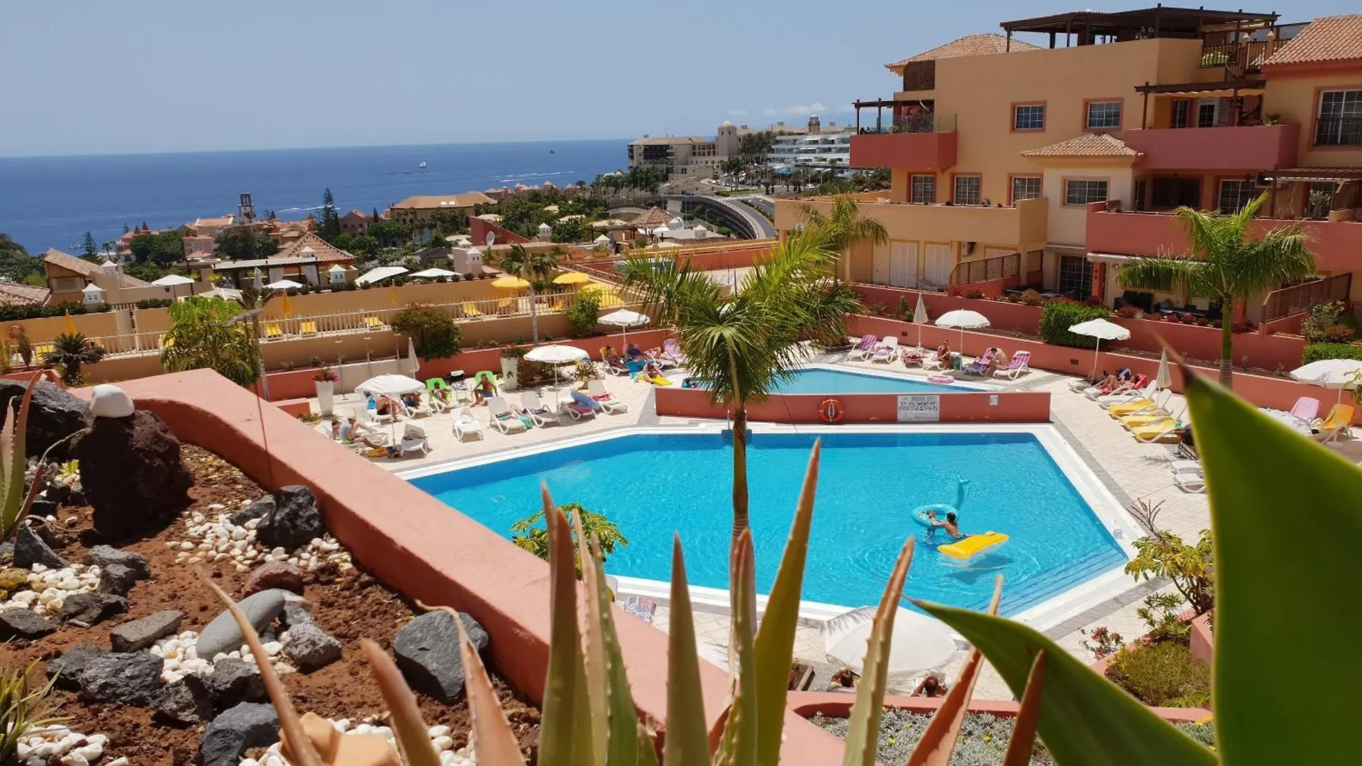Appartement Mit Grosser Terrasse Und Meerblick contacts